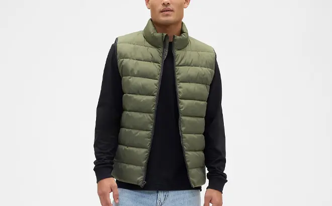 GAP Men’s Puffer Vest