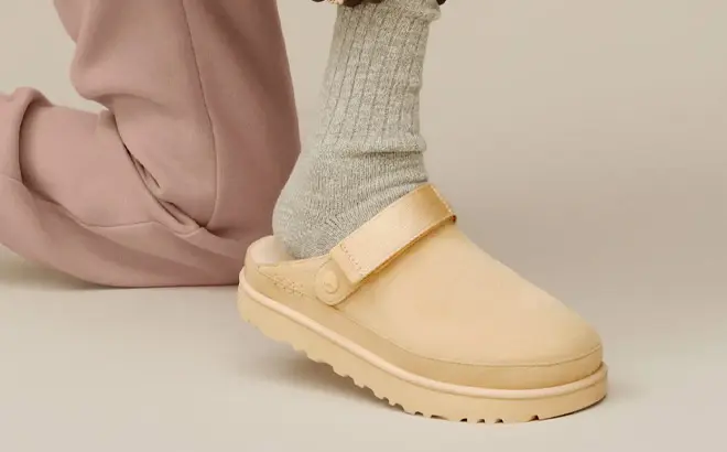 UGG Women’s Goldenstar Clogs