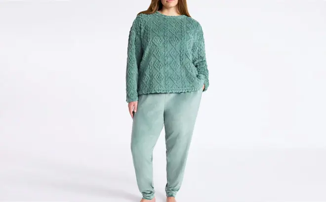 Women’s Plush Pajama Set
